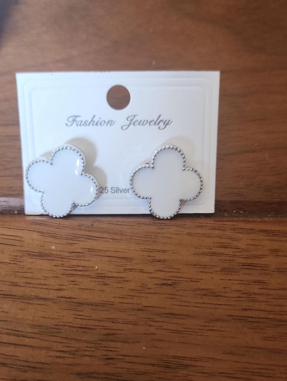 Fashion Jewelry White Clover Stud Earrings with Silver Rope Edge